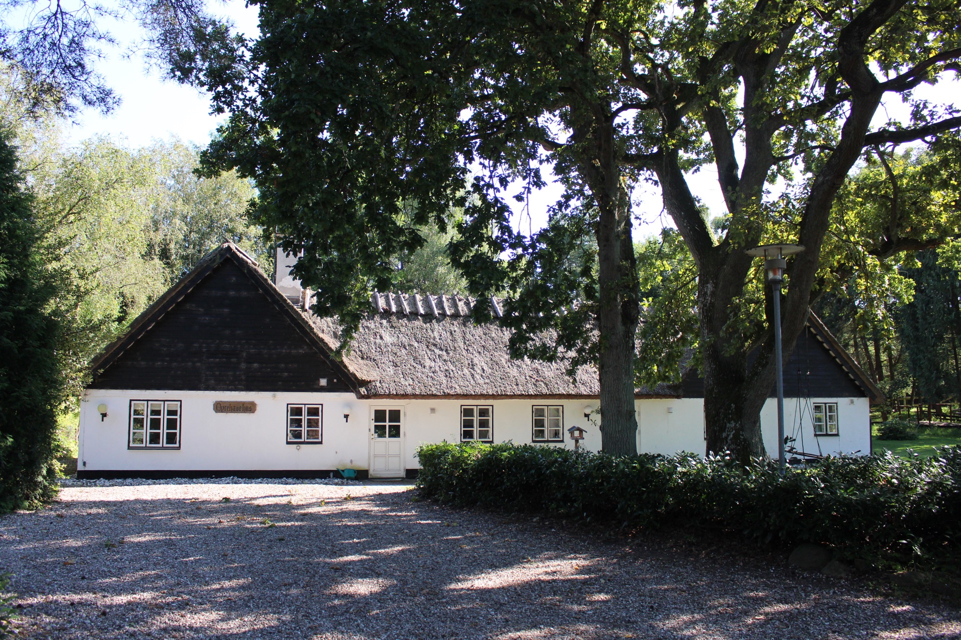 Dyrehavehus udefra
